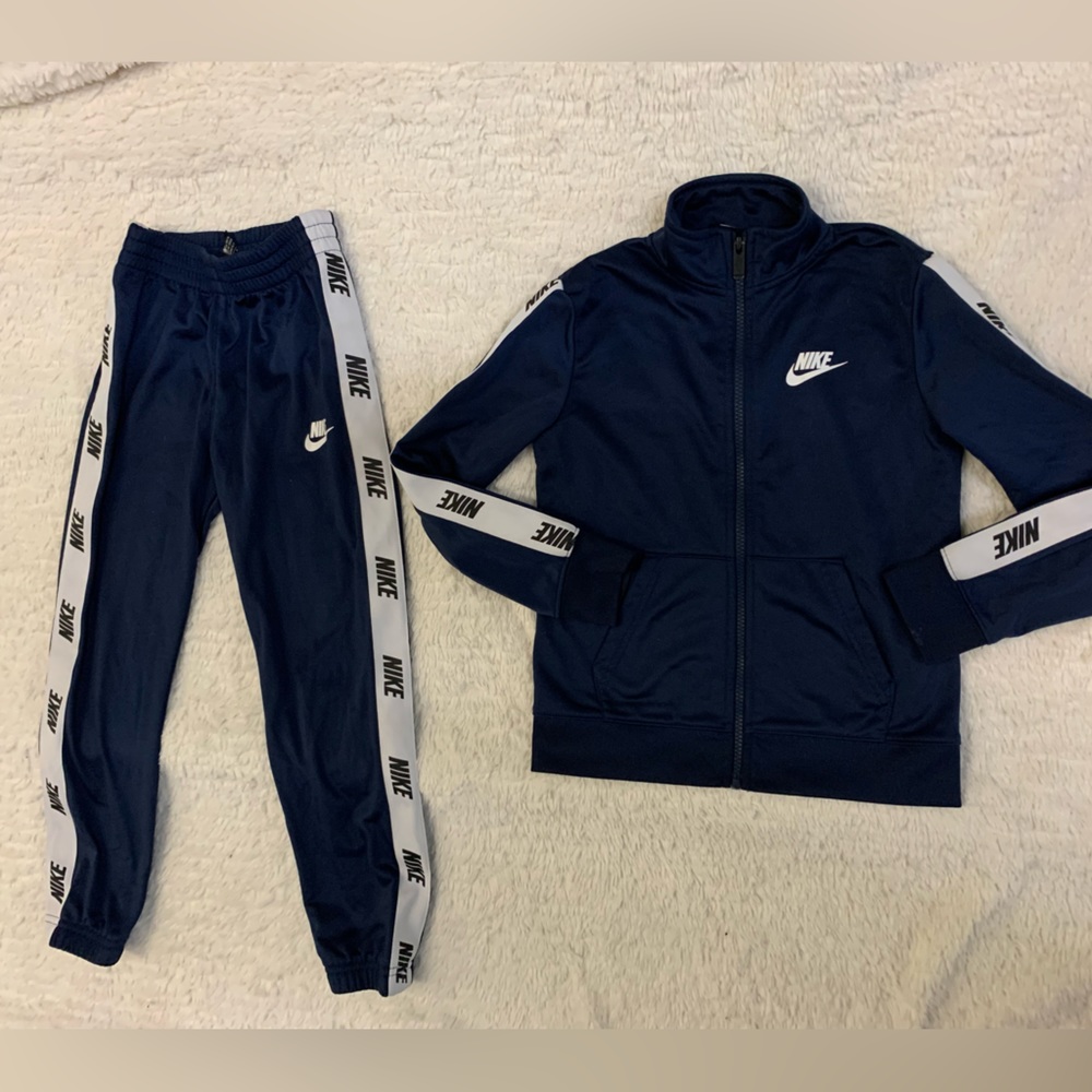 Nike set’s
